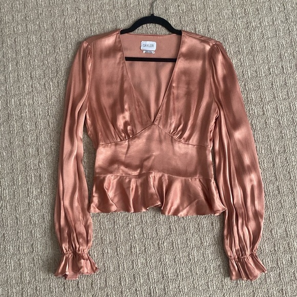 Saylor Pink Satin Long Sleeve Deep V Peplum Blouse Top size Medium - Picture 7 of 9